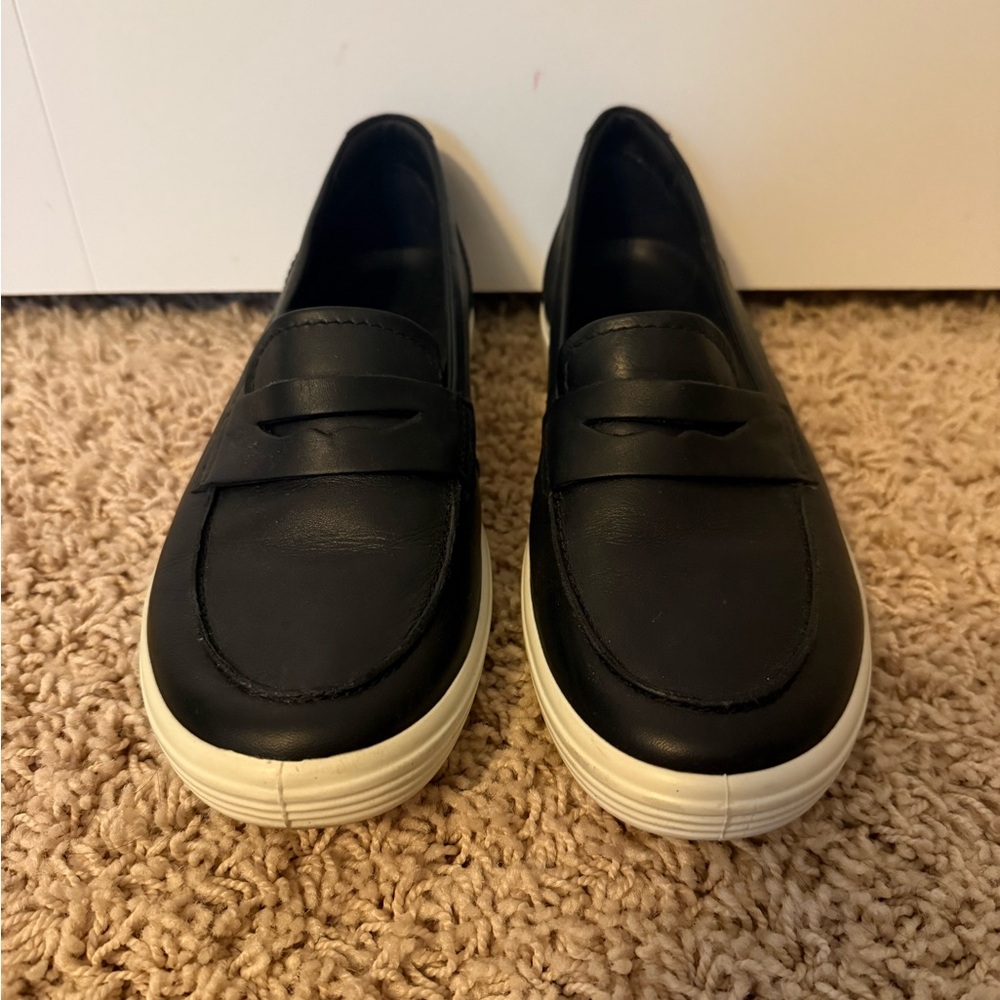 Ecco Black Leather Loafers - EUC